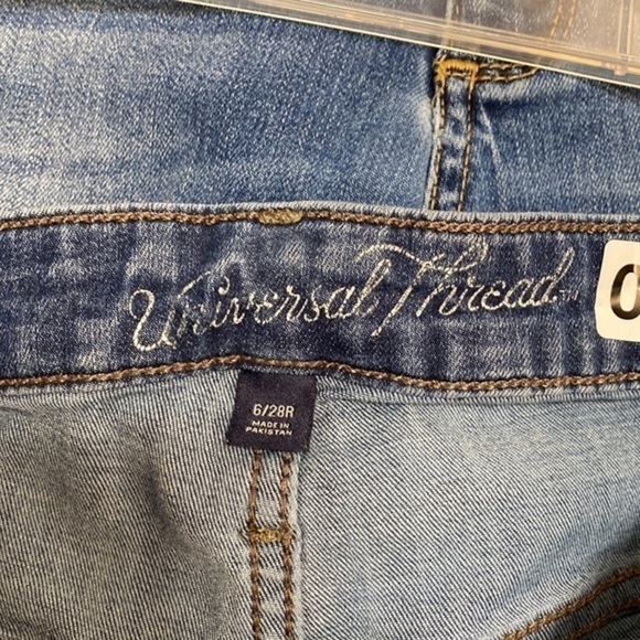 4 /. $25Universal thread size 6 /28 reg jeans 14”waist 10”rise 271/2 inseam. - Picture 5 of 5